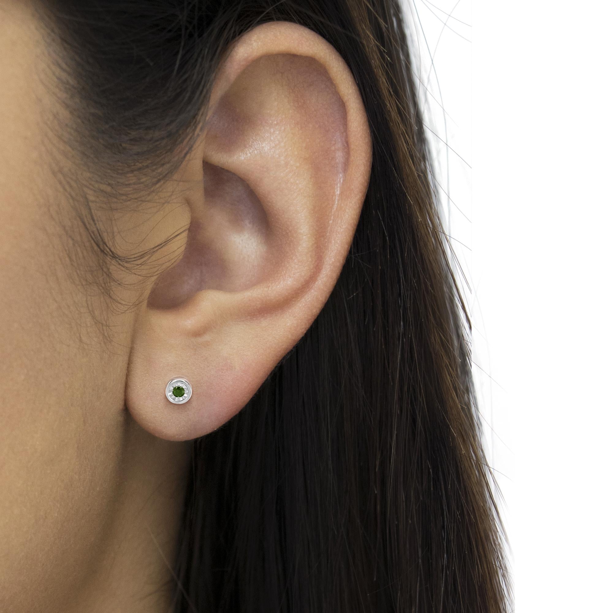 1/5 Cttw Round Brilliant-Cut Green Diamond Miracle-Set Stud Earrings (Fancy Color-Enhanced, I1-I2 Clarity) .925 Sterling Silver